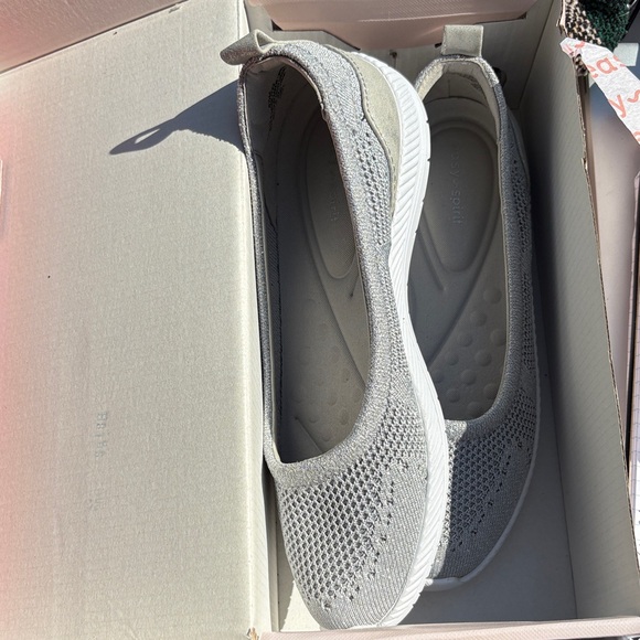Easy Spirit Shoes - Easy Spirit Light Gray Knit Flats